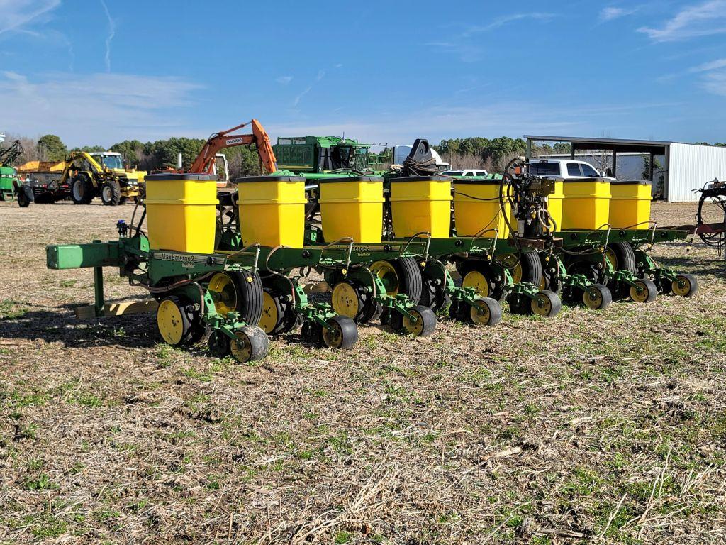 JOHN DEERE 7300 MAX EMERGE II VACUM PLANTER