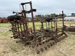 TRAIL TYPE FIELD CULTIVATOR