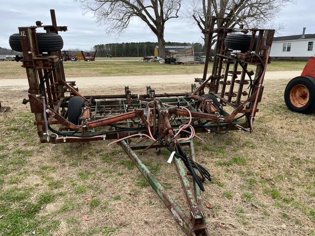 TRAIL TYPE FIELD CULTIVATOR