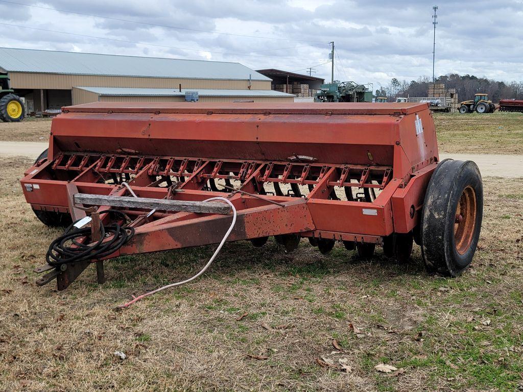 CASE-IH 5100 GRAIN DRILL (MISSING SOME PRESS WHEELS)