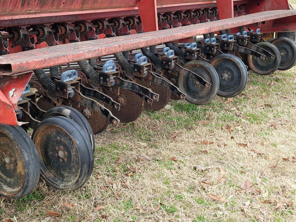 CASE-IH 5100 GRAIN DRILL (MISSING SOME PRESS WHEELS)