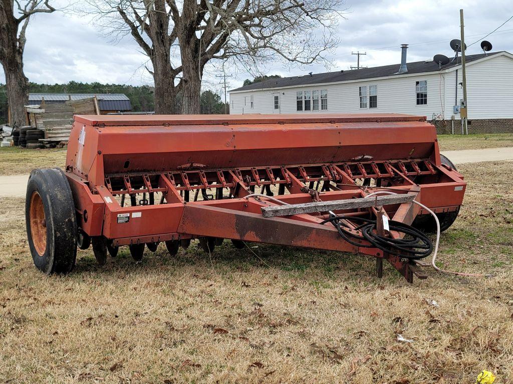 CASE-IH 5100 GRAIN DRILL (MISSING SOME PRESS WHEELS)