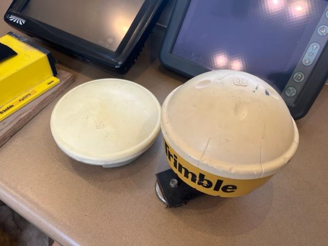 TRIMBLE MONITORS AND RECEIVERS