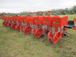 C & M 8-ROW STACKFOLD TRANSPLANTER, FINGER TYPE, 46" ROW (LIKE NEW, ONLY SET 400 ACRES POTATOES)