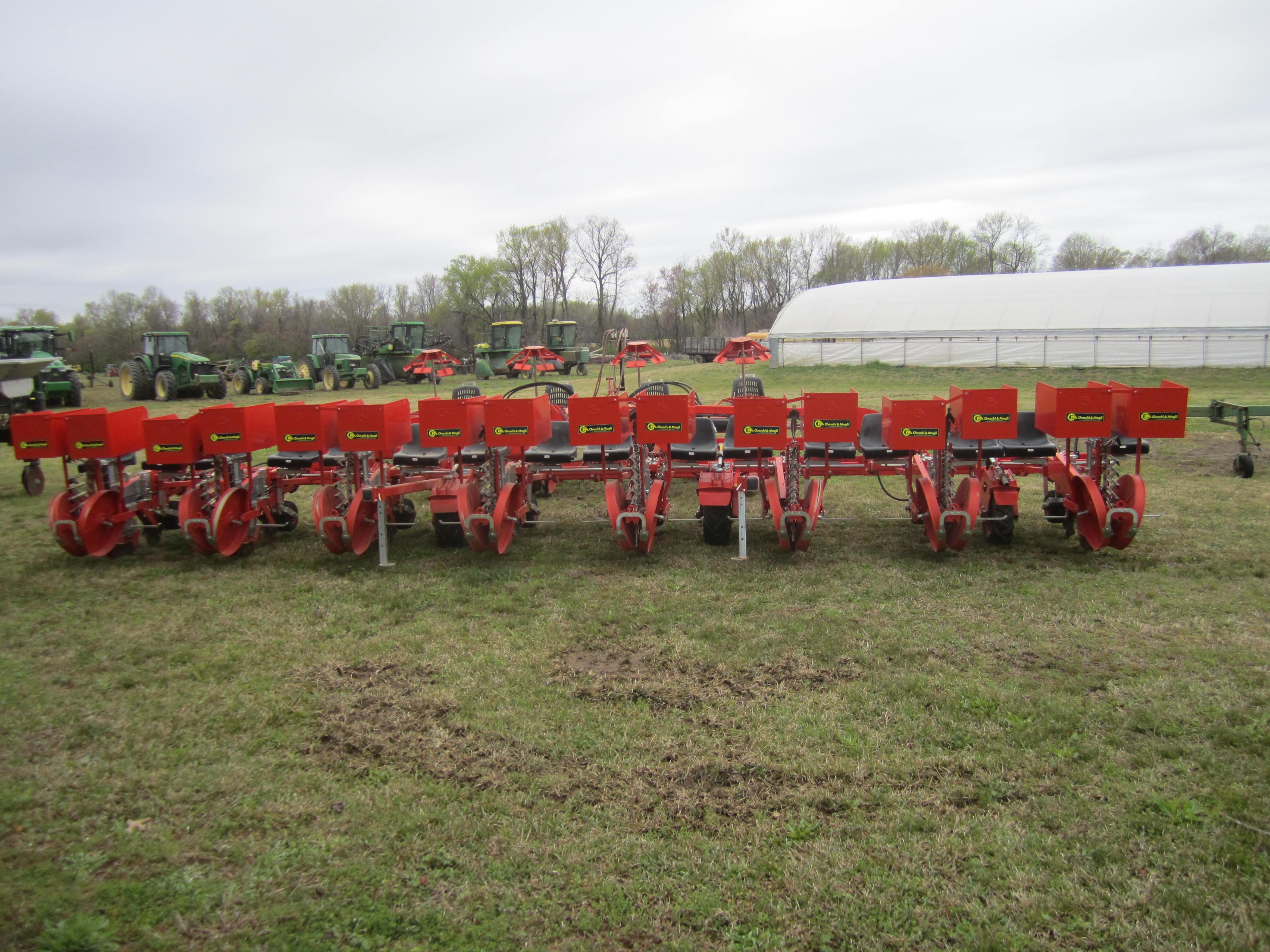 C & M 8-ROW STACKFOLD TRANSPLANTER, FINGER TYPE, 46" ROW (LIKE NEW, ONLY SET 400 ACRES POTATOES)