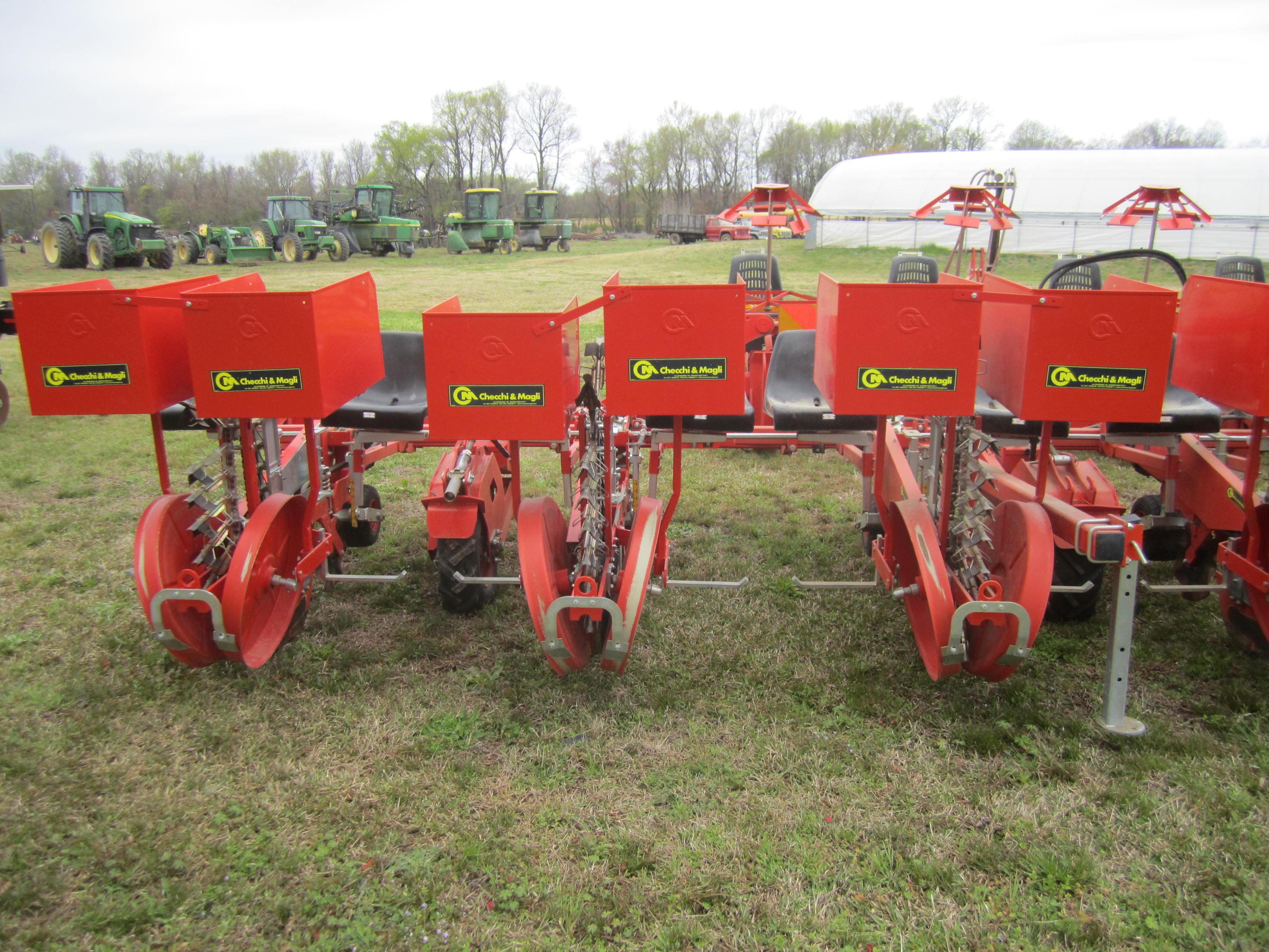 C & M 8-ROW STACKFOLD TRANSPLANTER, FINGER TYPE, 46" ROW (LIKE NEW, ONLY SET 400 ACRES POTATOES)