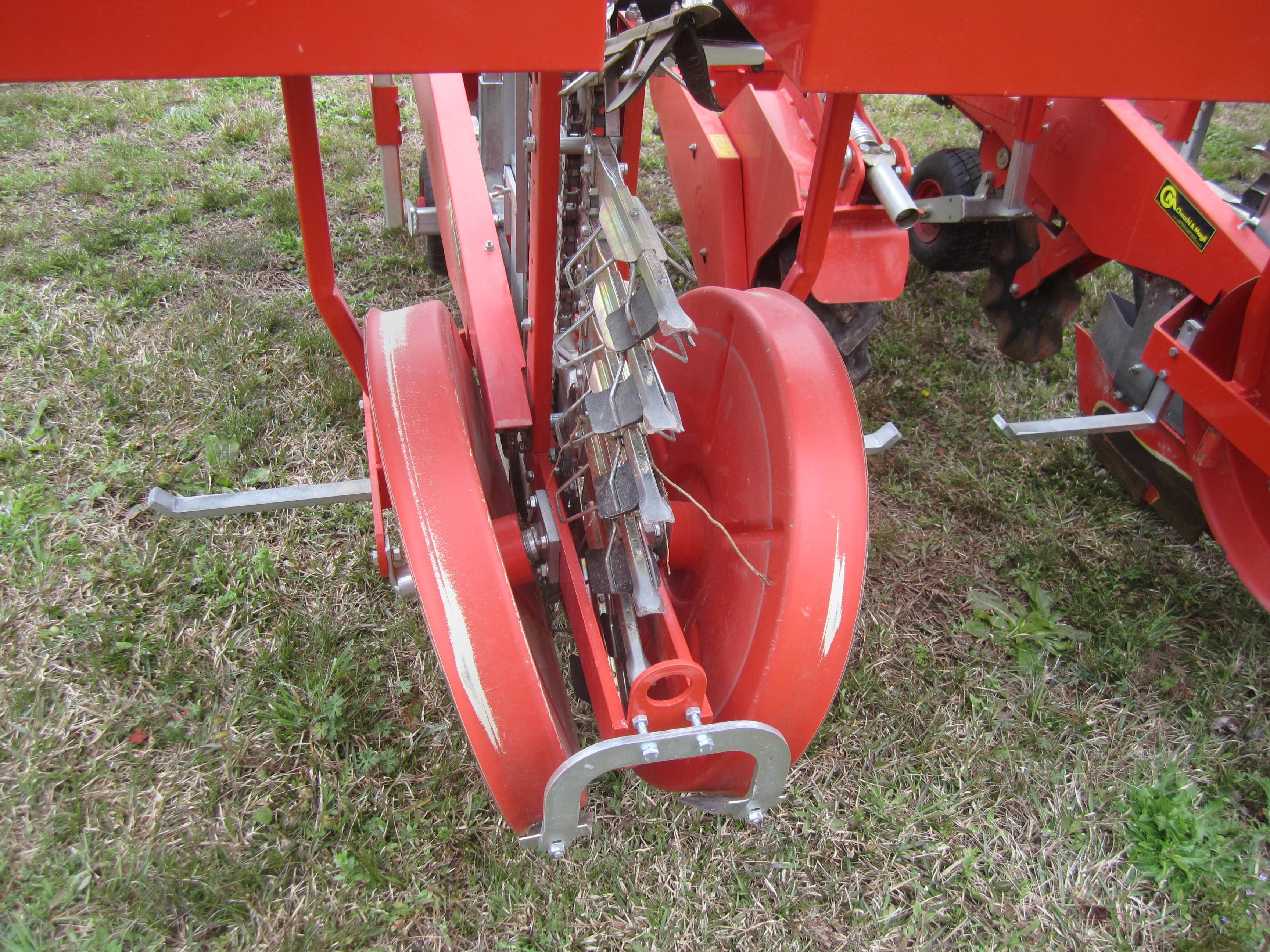 C & M 8-ROW STACKFOLD TRANSPLANTER, FINGER TYPE, 46" ROW (LIKE NEW, ONLY SET 400 ACRES POTATOES)