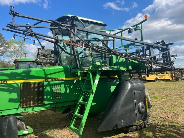 JD 6700 3-WHEEL SPRAYER, CAB, DSL, 12-ROW FRONT FOLD BOOM, 3520HRS; SN:NO6700X014270