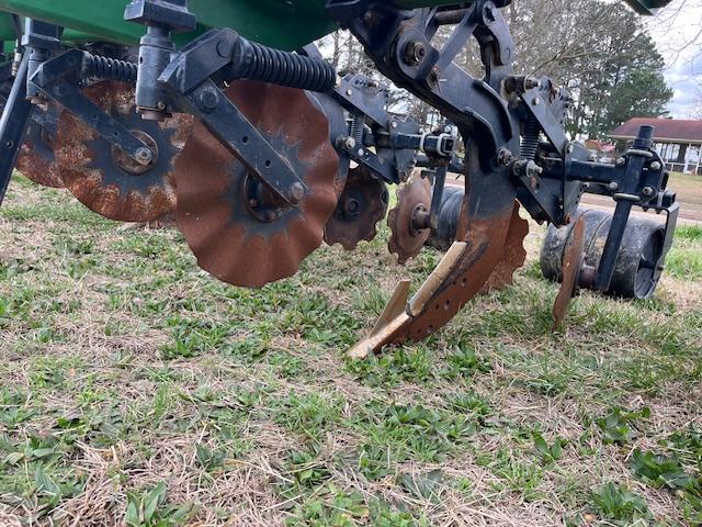 UNVERFERTH 8 ROW STRIP TILL HYD FOLD ROW MARKERS PACK WHEELS AUTO RESET SHANKS 36”