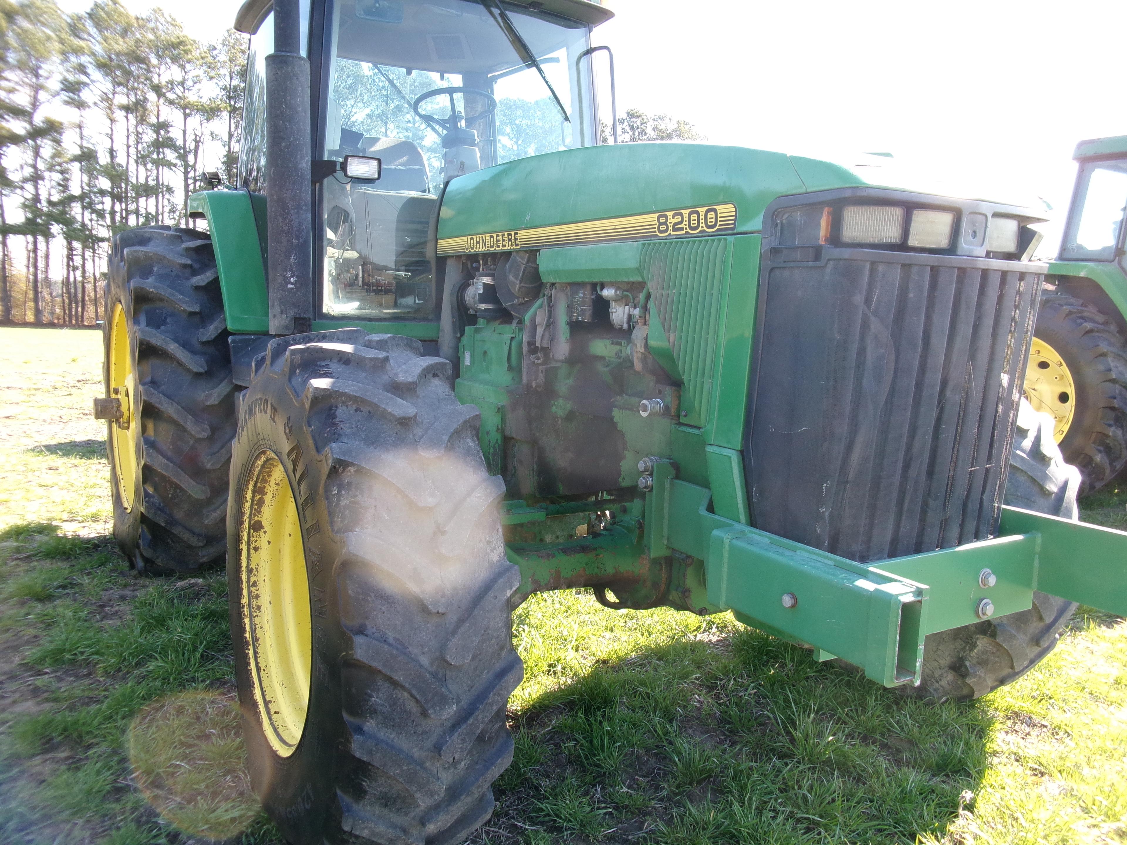 JD 8200 DSL, CAB, POWERSHIFT TRANS, MFWD, DUALS, 5 REMOTES, QUICK HITCH, 13,145 HRS, SN: 001829