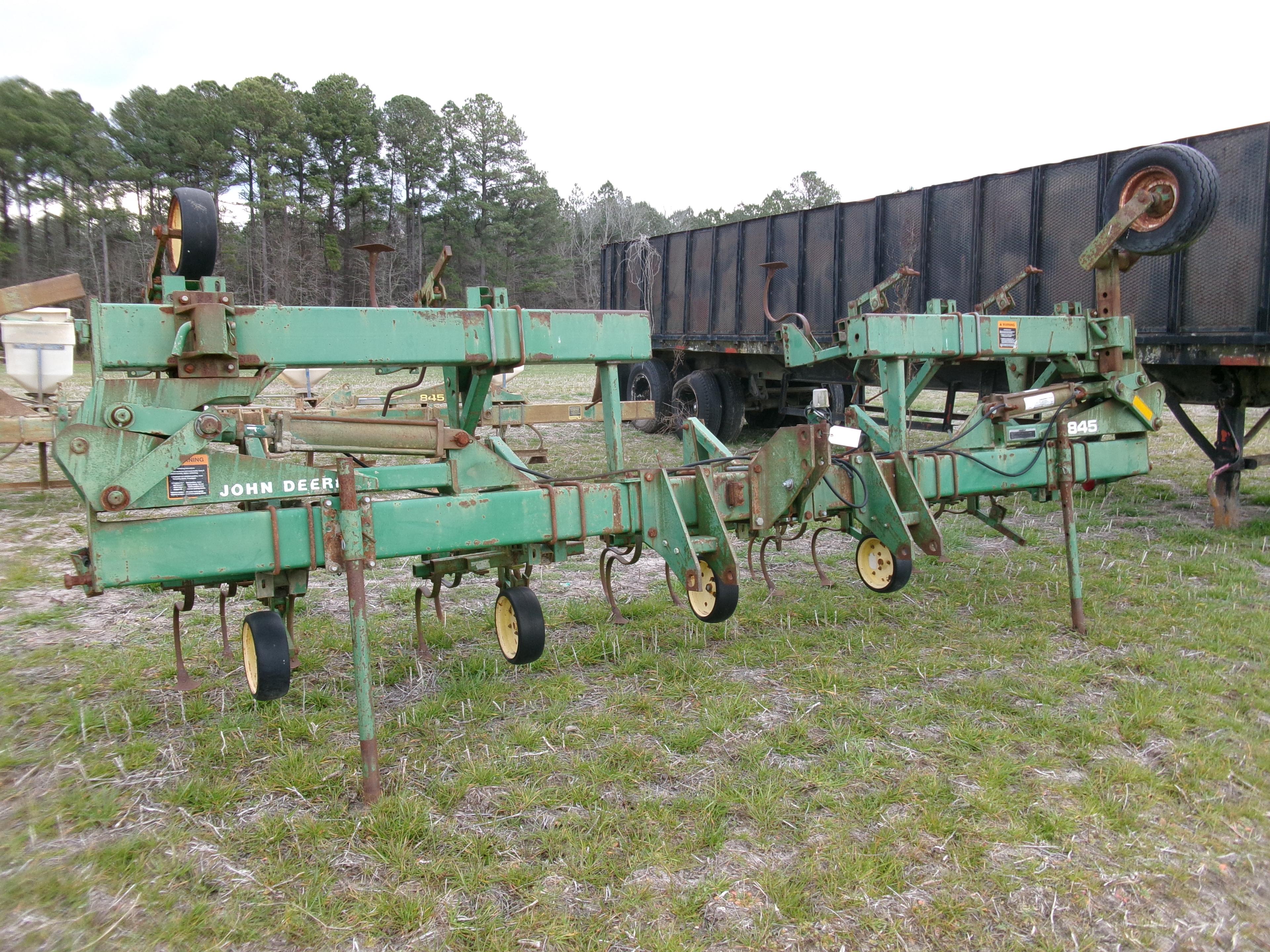 JD 845, 36” VERTICAL FOLD DANISH TINE CULTIVATOR