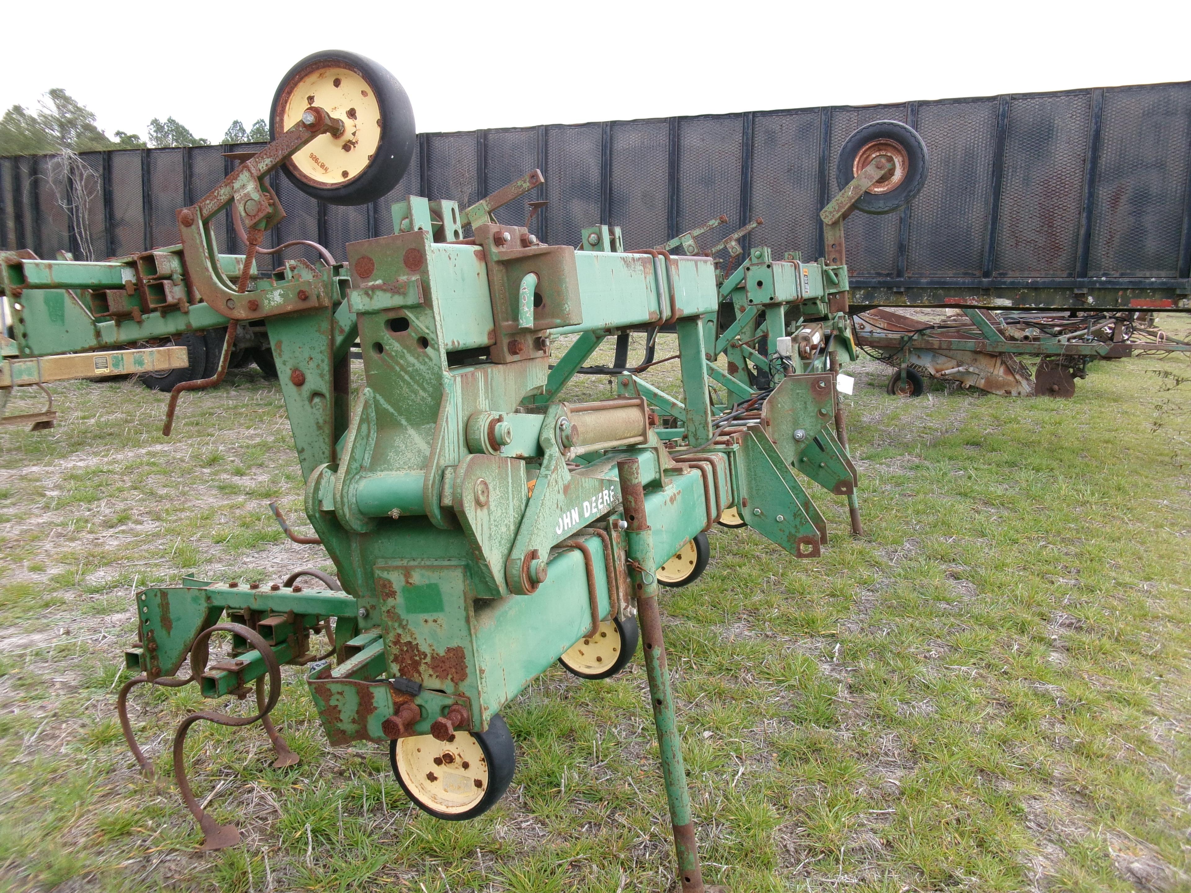 JD 845, 36” VERTICAL FOLD DANISH TINE CULTIVATOR