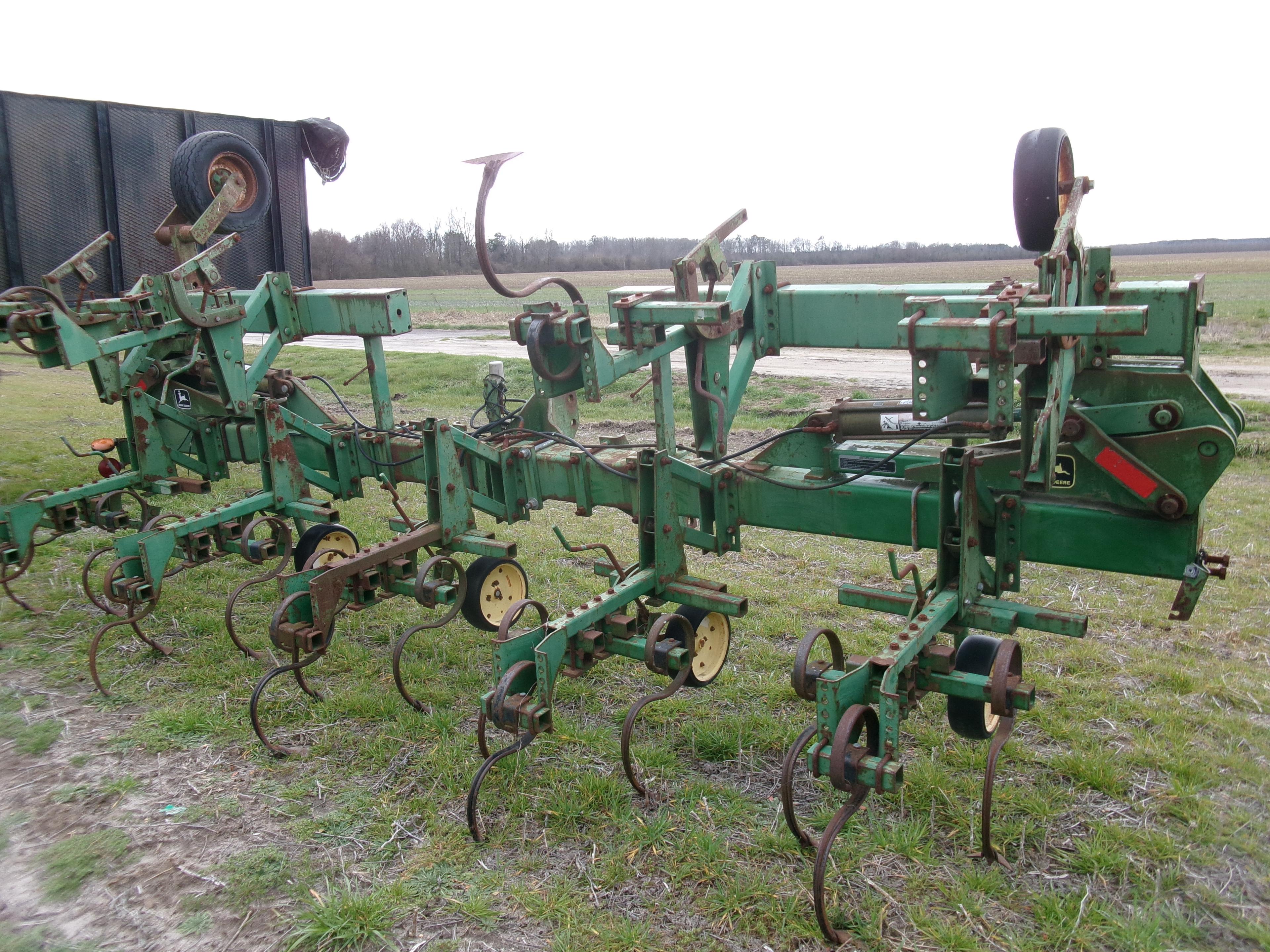 JD 845, 36” VERTICAL FOLD DANISH TINE CULTIVATOR