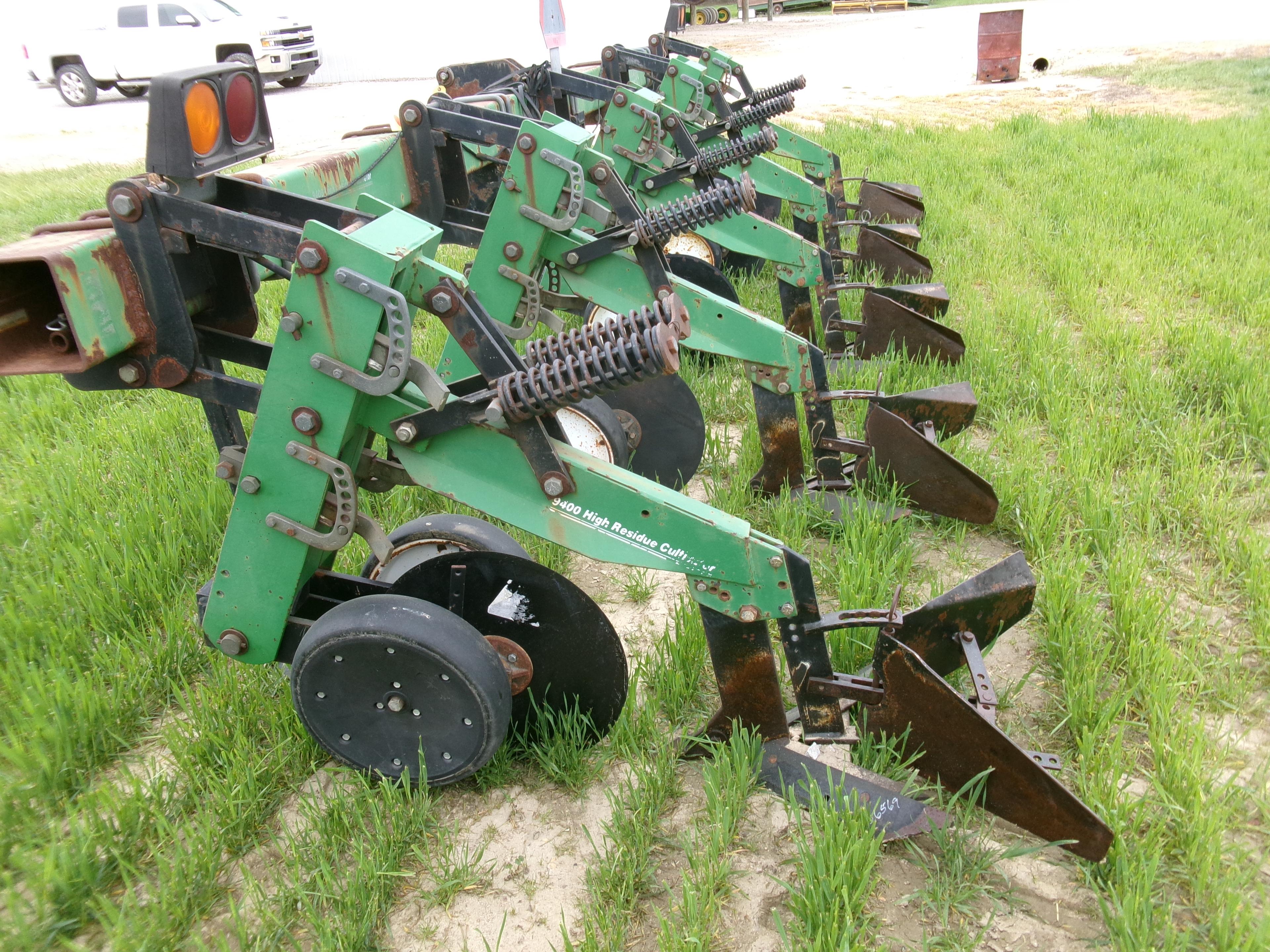 SUKUP 4 ROW HIGH RESIDUE PLOW (FIELD READY)