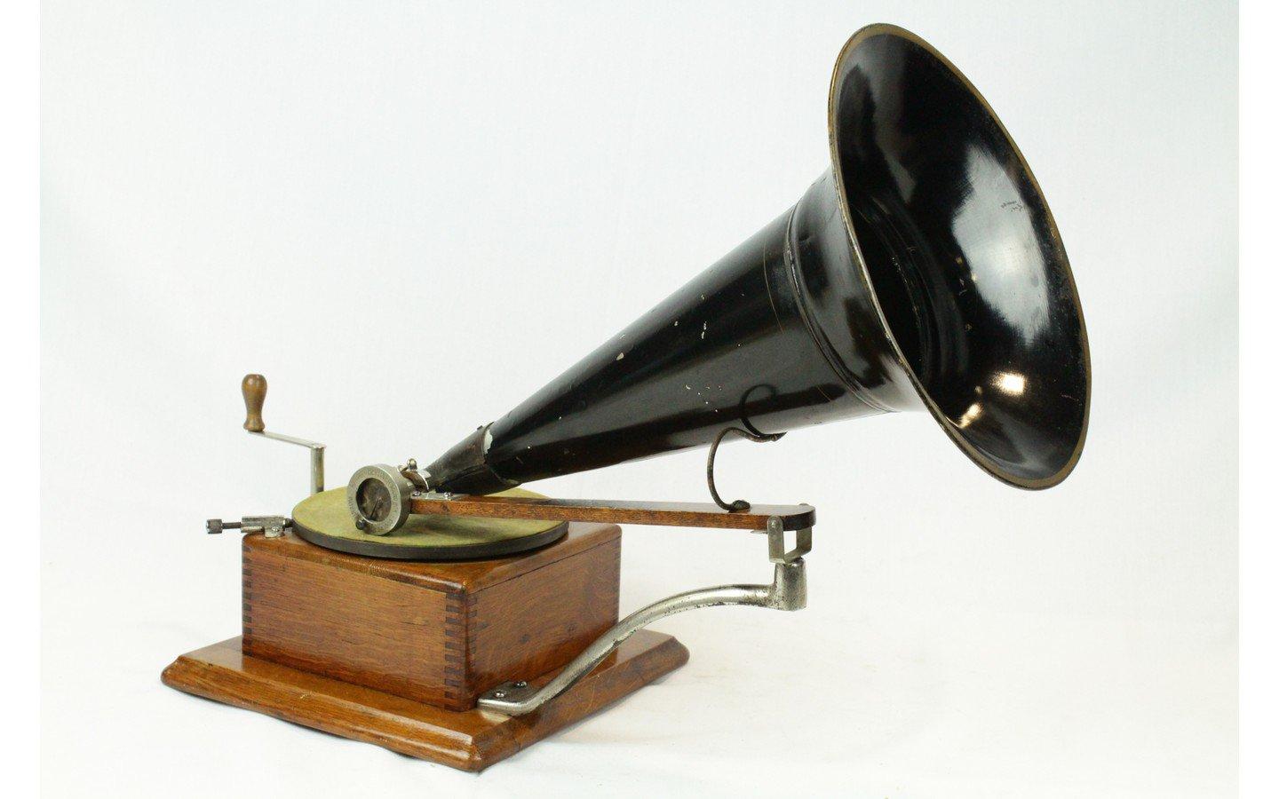 Canadian Berliner Disc Horn Phonograph