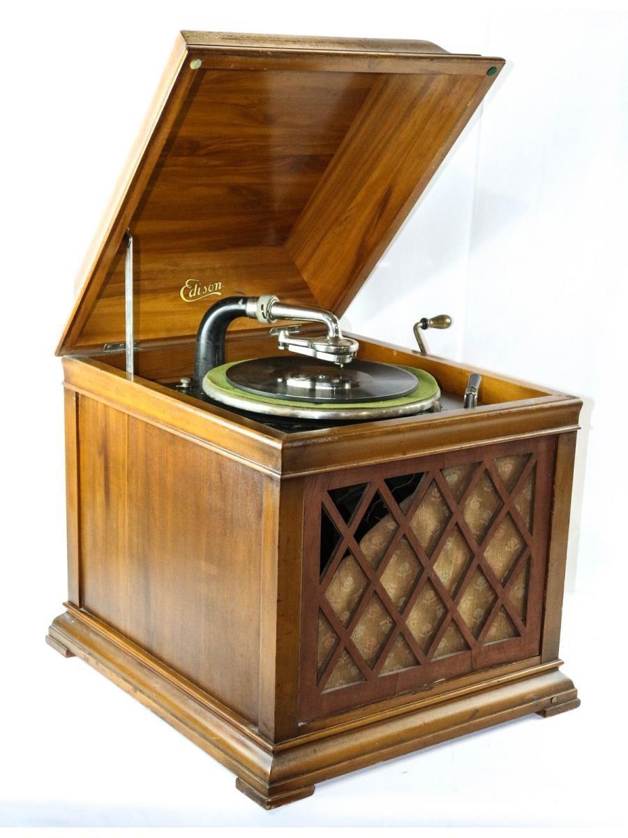 Edison B19 "Bungalow" Disc Phonograph in Red Gum