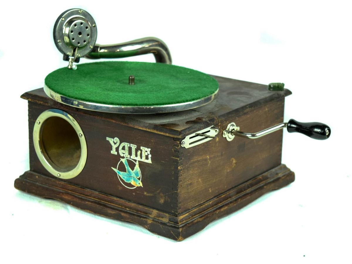 Yale Tabletop Disc Phonograph