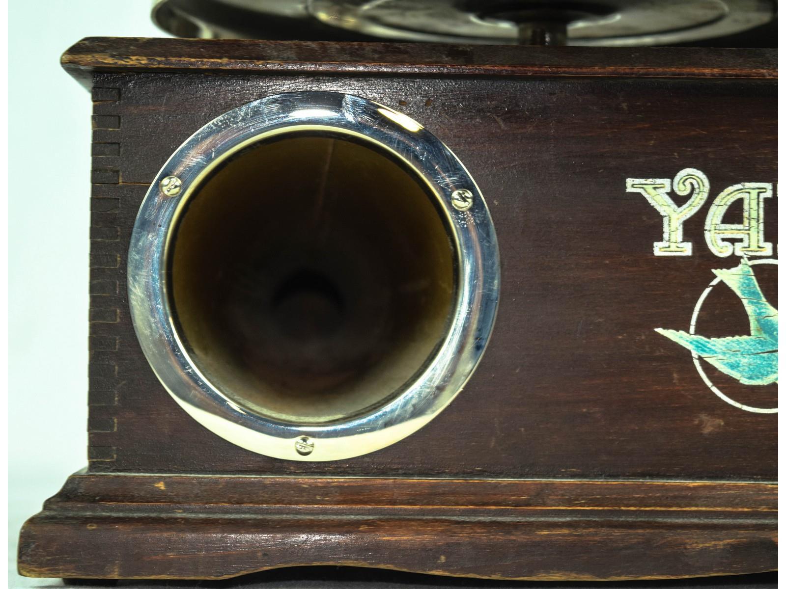 Yale Tabletop Disc Phonograph