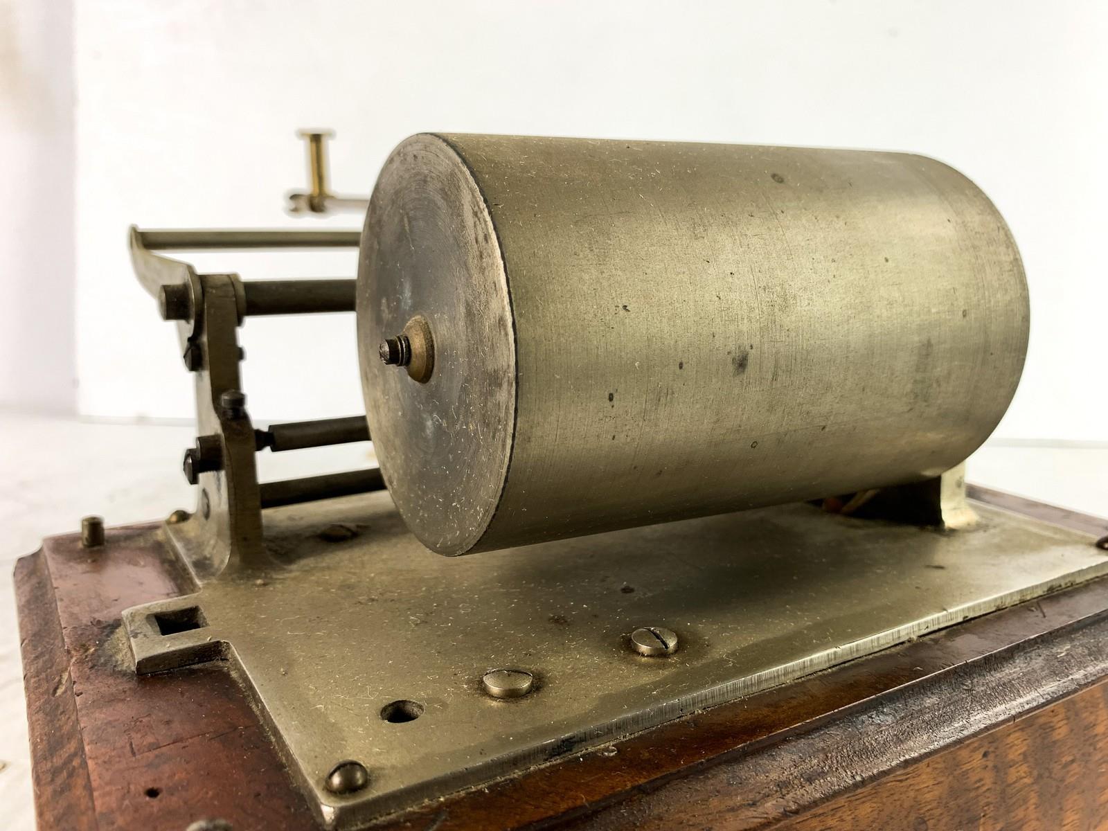 Pathe Cylinder Phonograph Salon