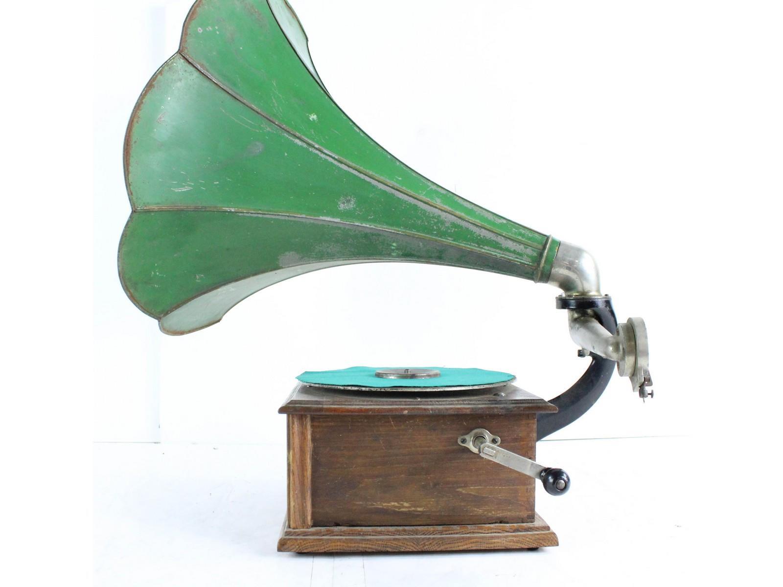 Yankee Prince Horn Phonograph