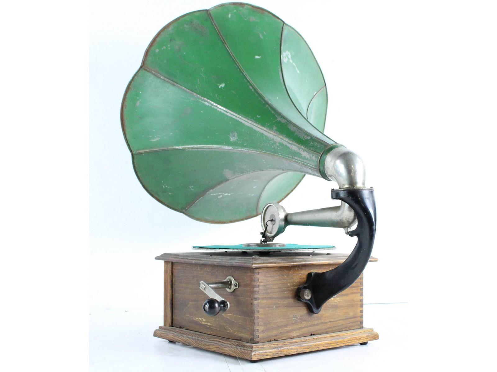 Yankee Prince Horn Phonograph