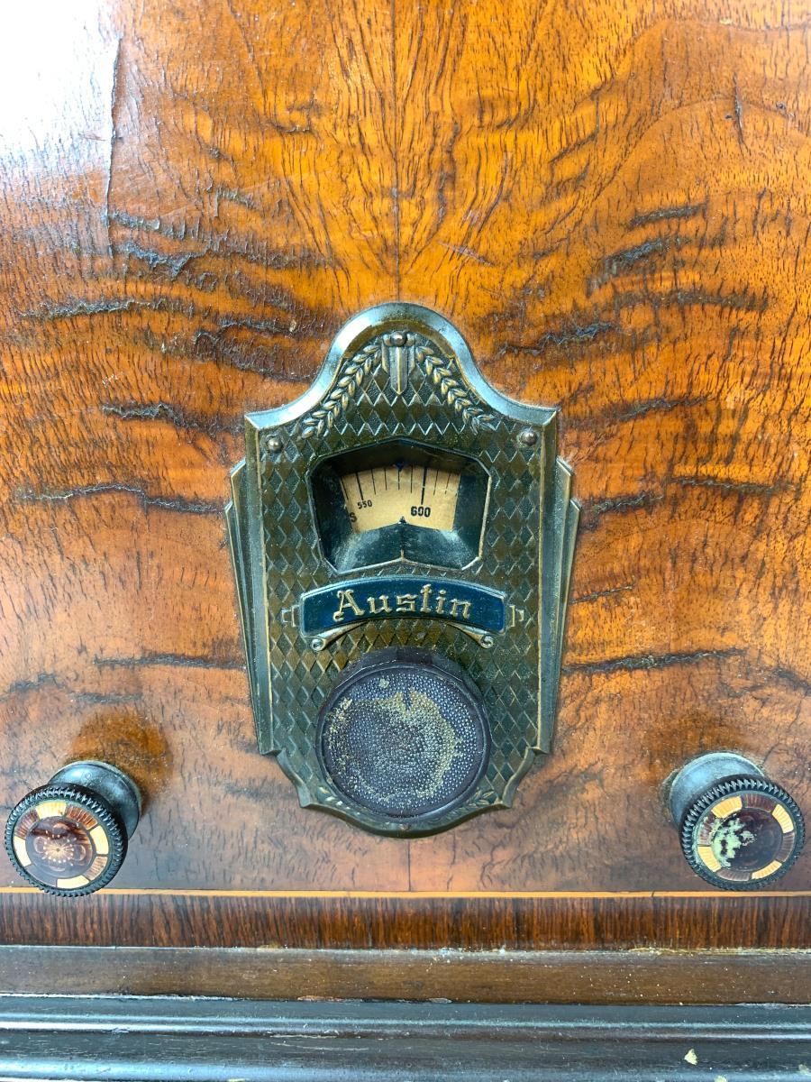 1930's Austin Tombstone Radio w/Hamond Clock