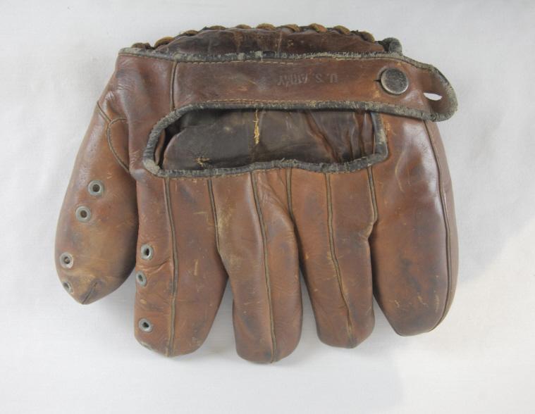 WWII US Army Right Handed Fielder's Baseball Glove