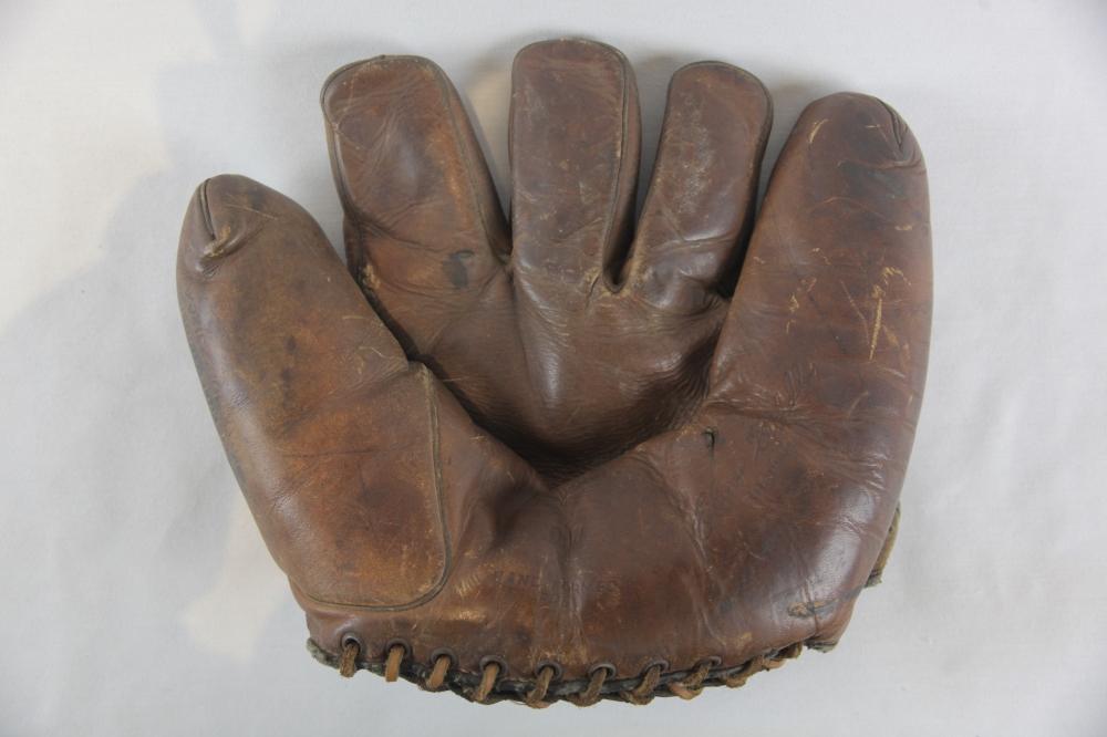 WWII US Army Right Handed Fielder's Baseball Glove