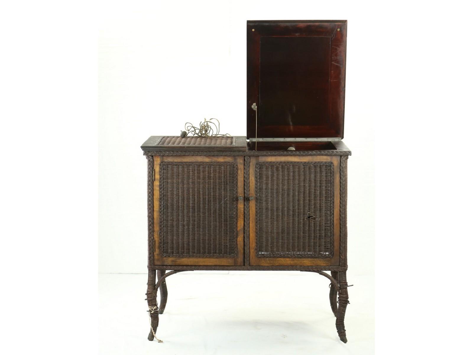 Perfecktone Wicker Console Phonograph