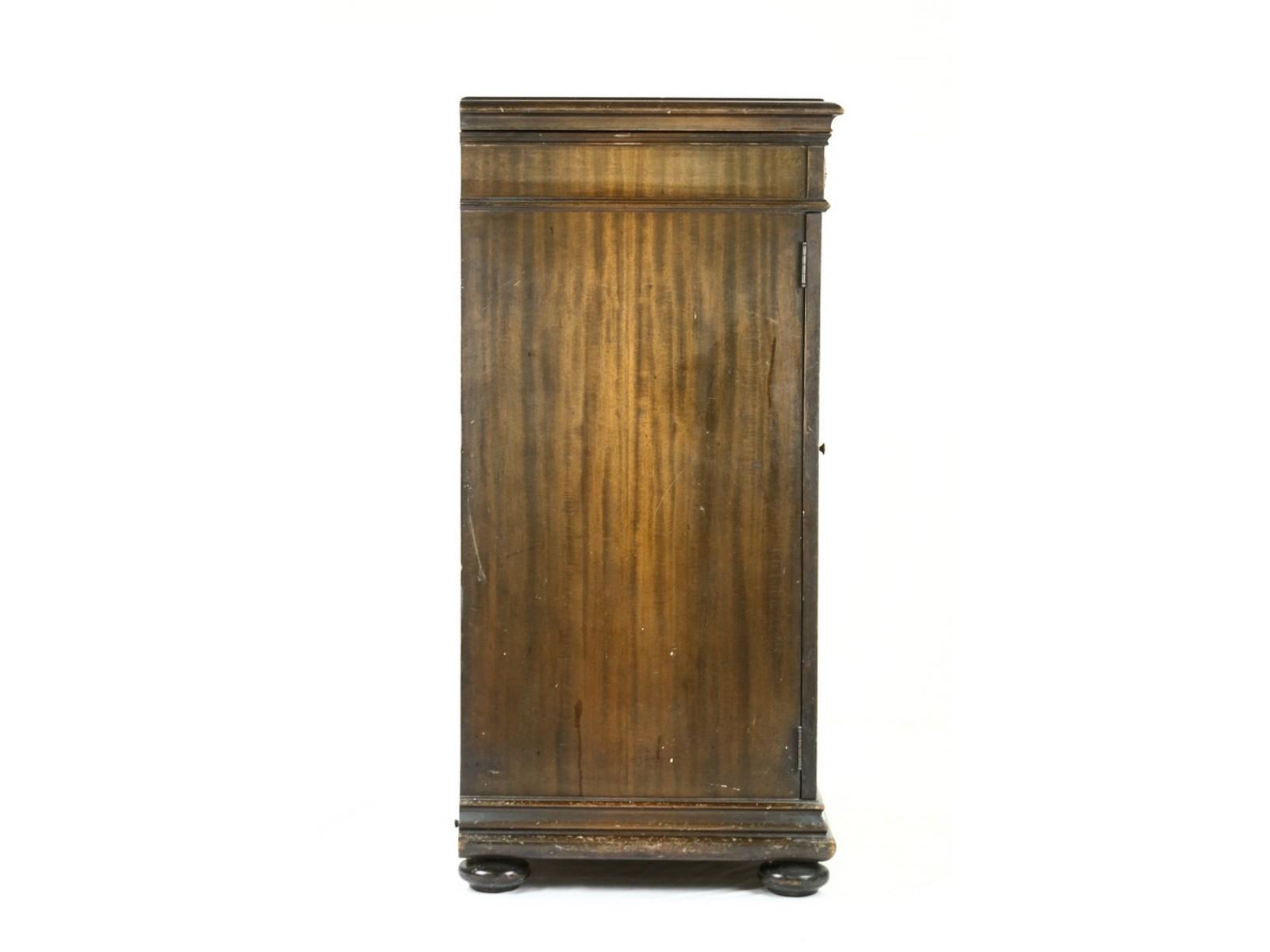 Victrola Credenza VE8-30X Phonograph