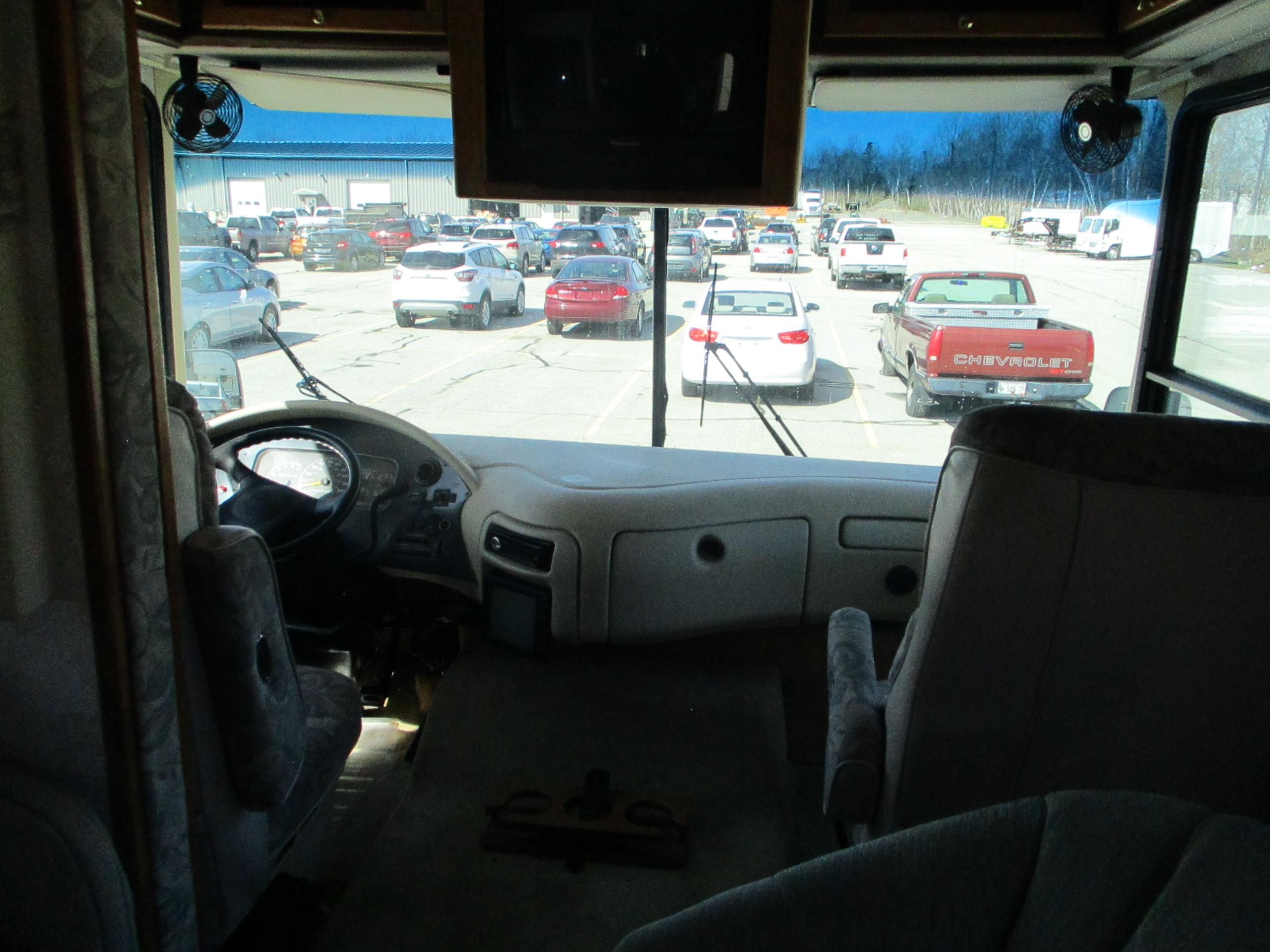 2002 Workhorse W22 Motorhome