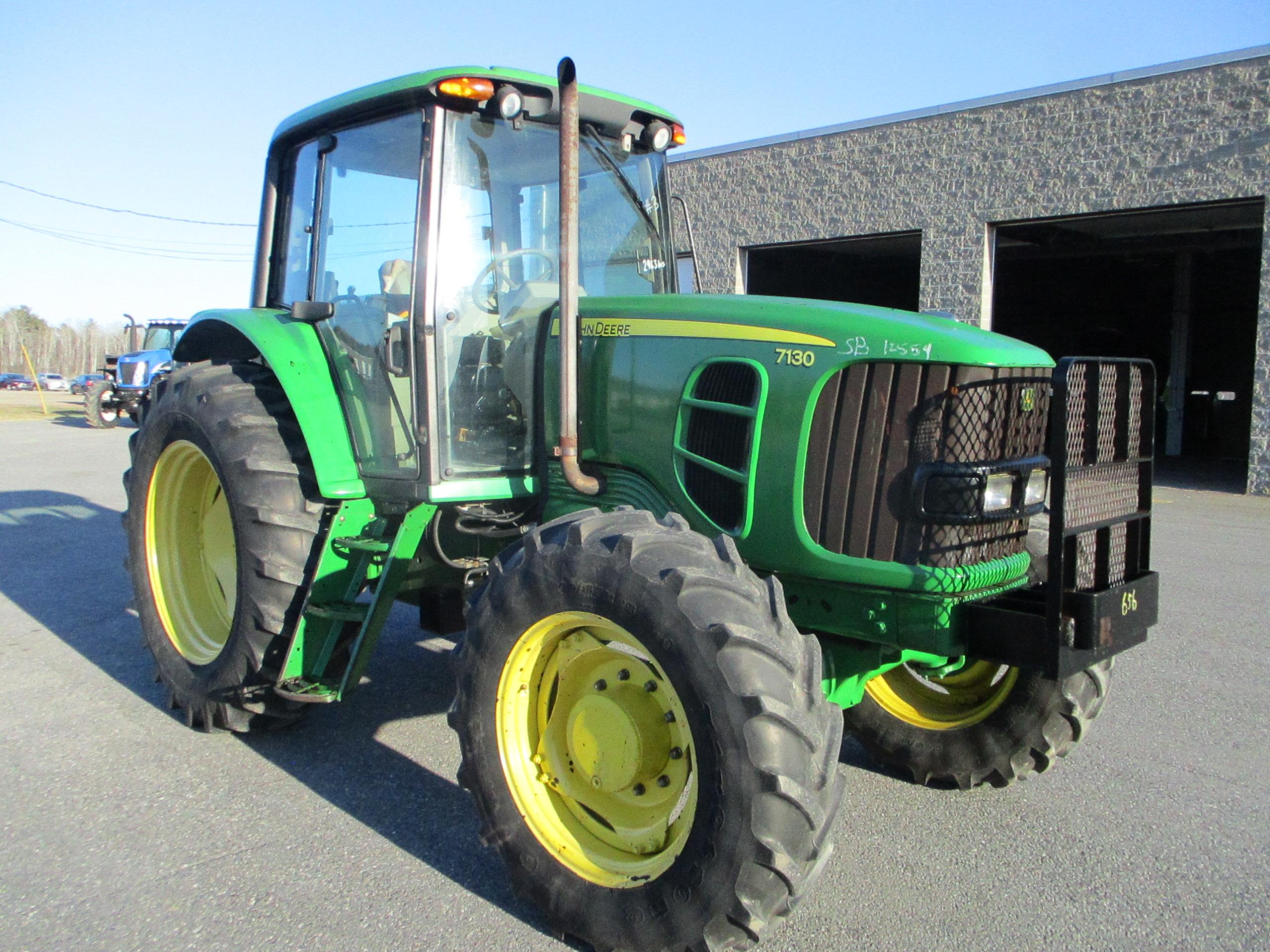 John Deere 7130 Farm Tractor