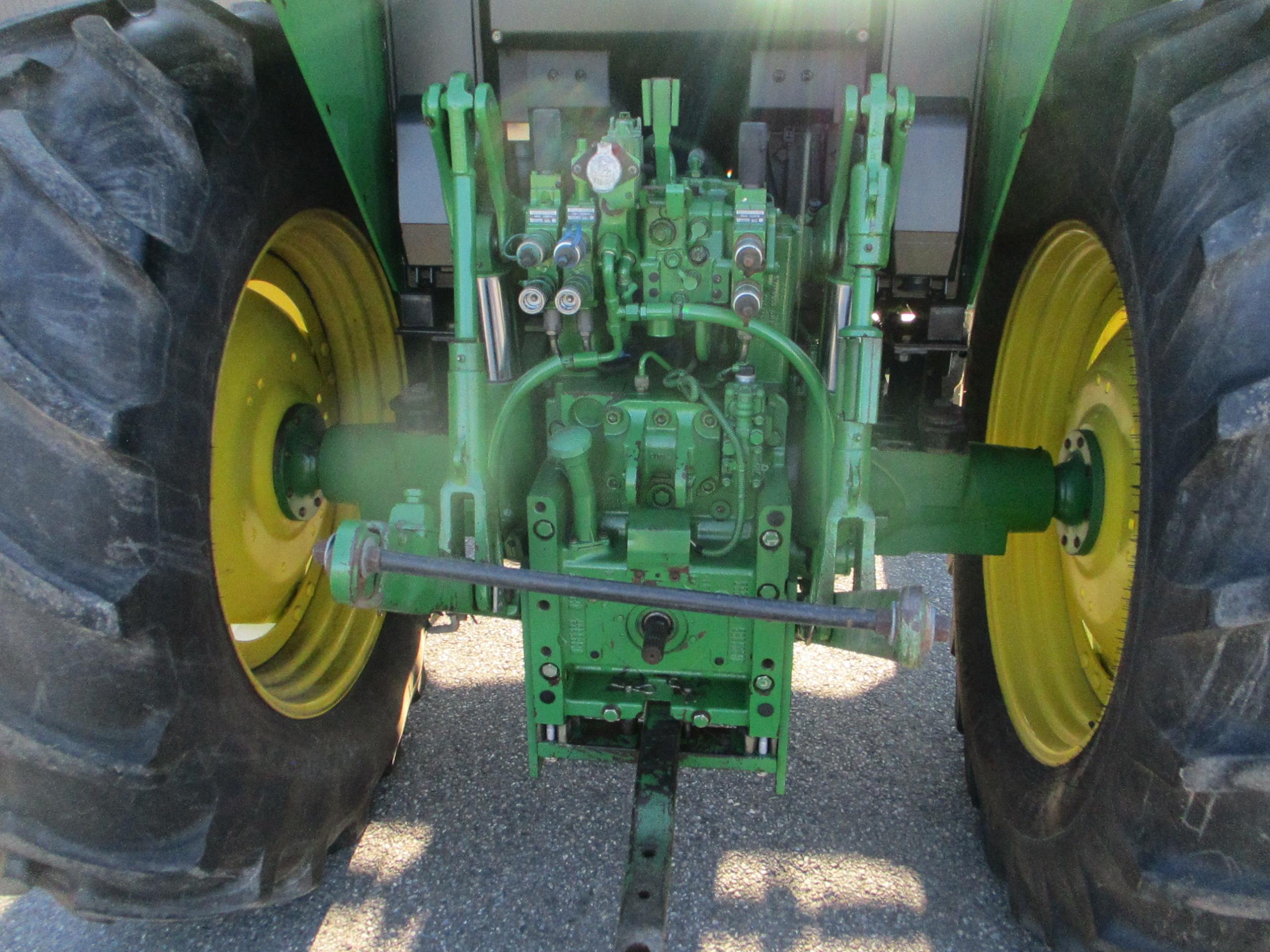 John Deere 7130 Farm Tractor