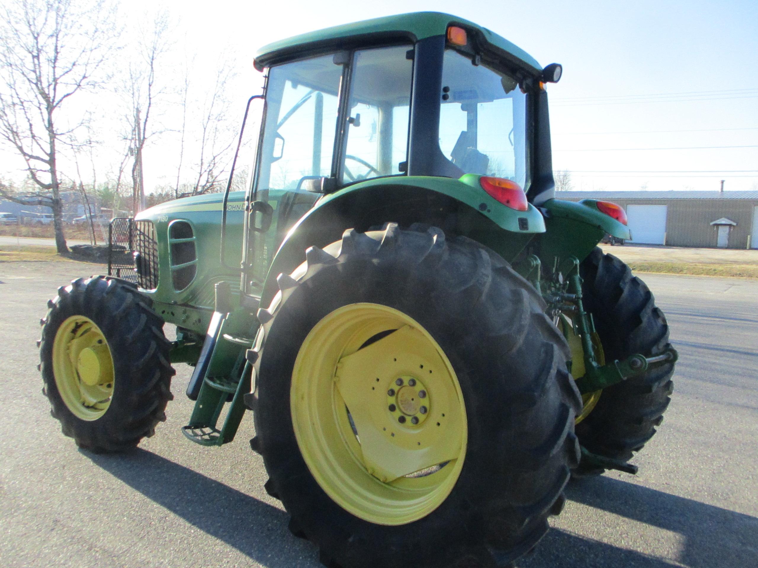 John Deere 7130 Farm Tractor