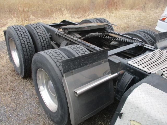 2015 Kenworth T680 Tandem Axle Sleeper Cab