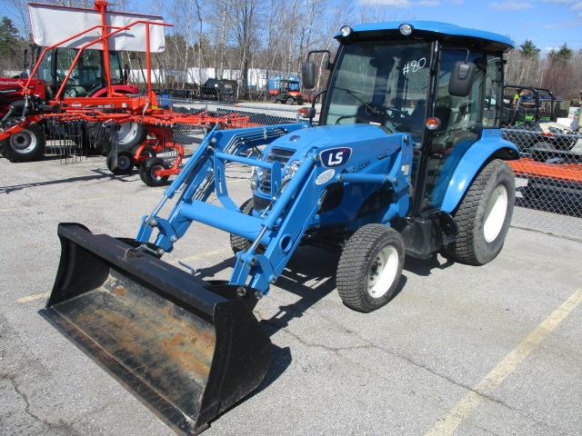 2021 LS XR3135HC Tractor