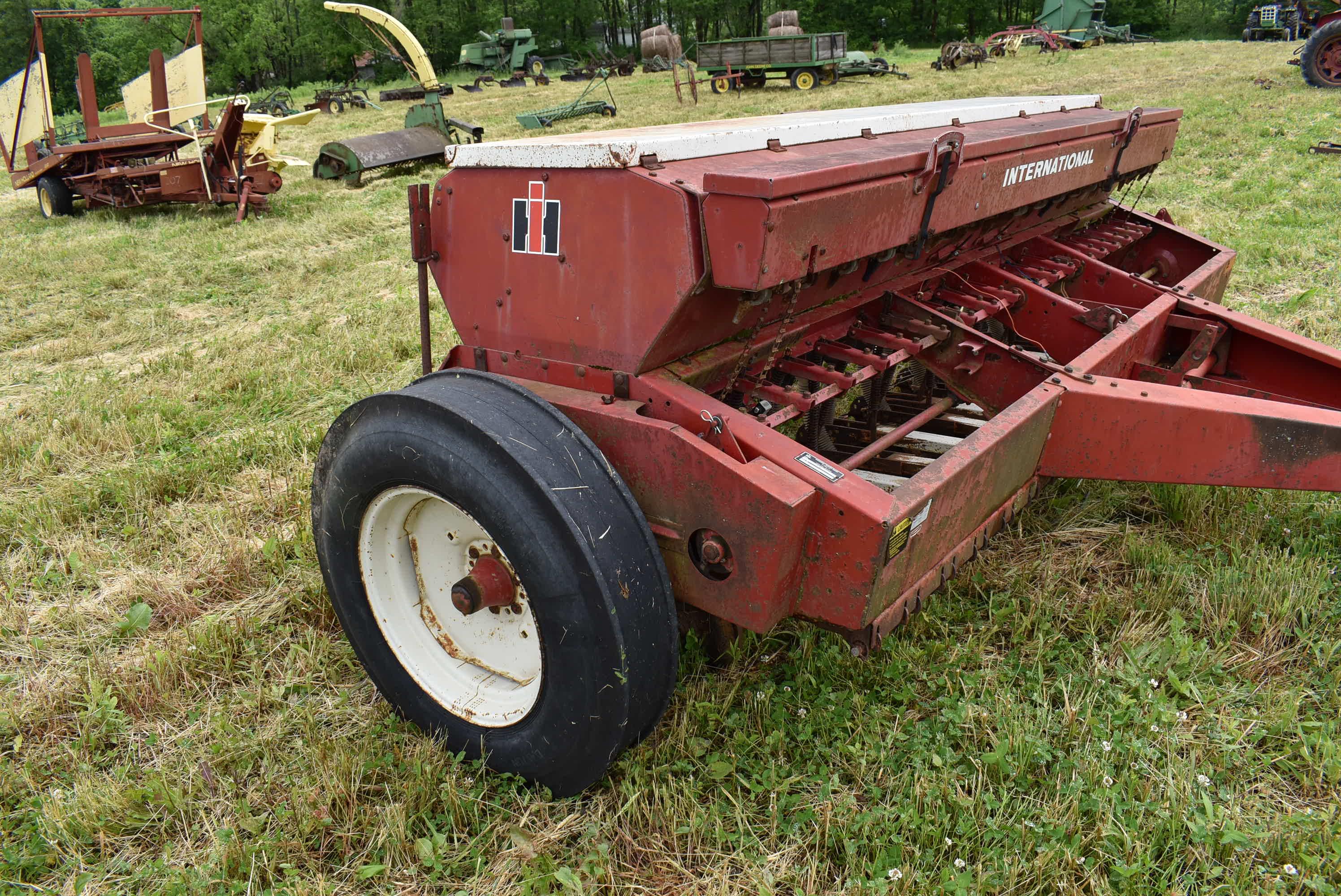 IH 510 grain drill w/seeder