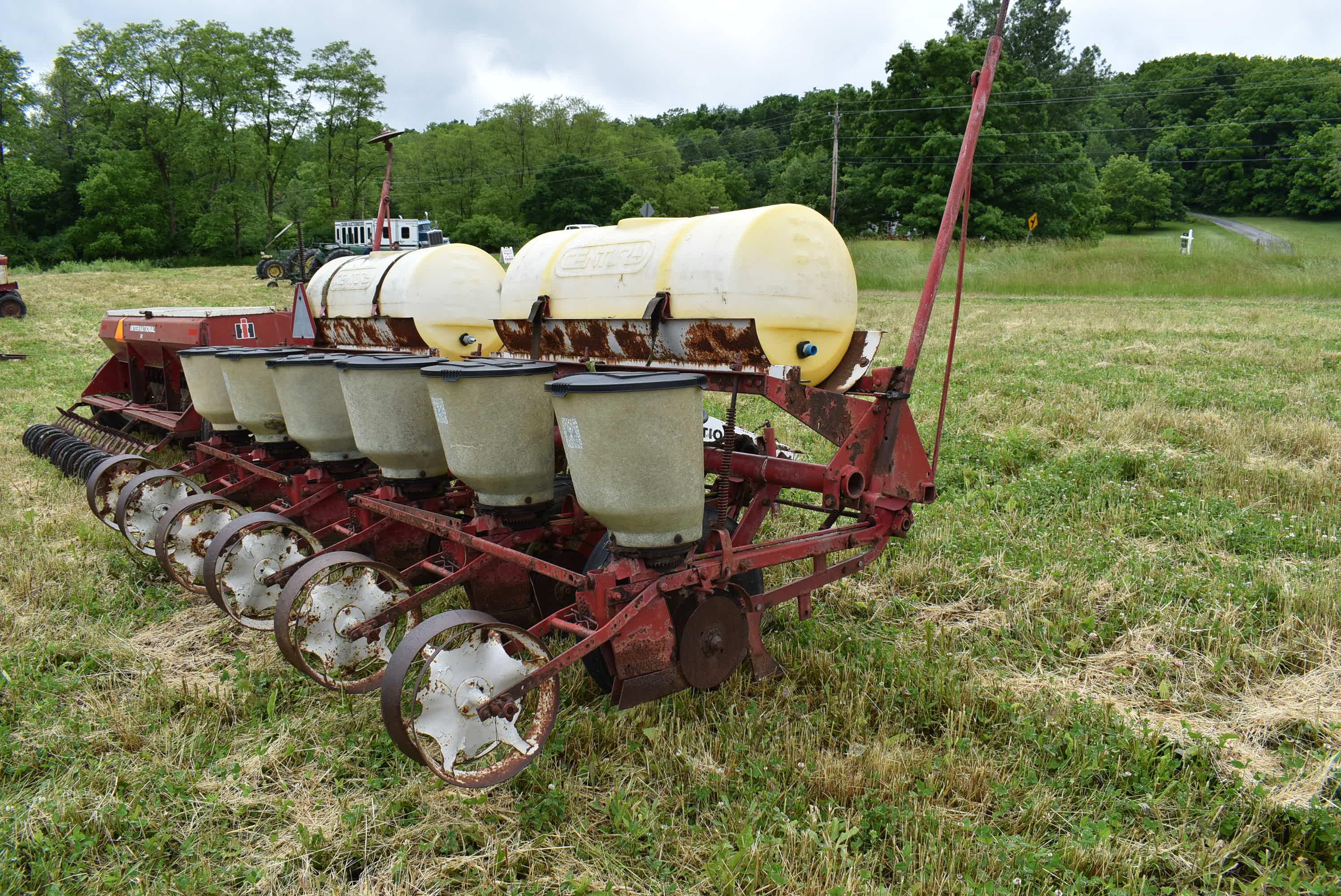 IH 58 6-row planter