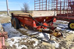 New Holand 680 Manure Spreader