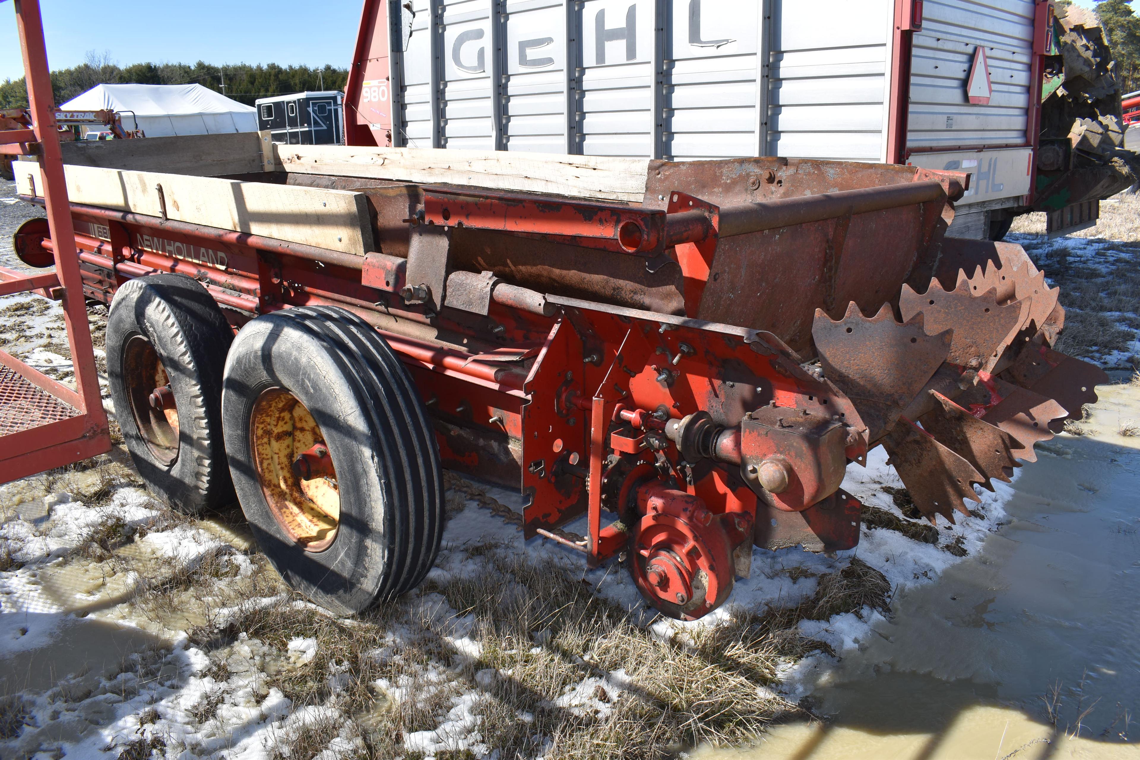 New Holand 680 Manure Spreader