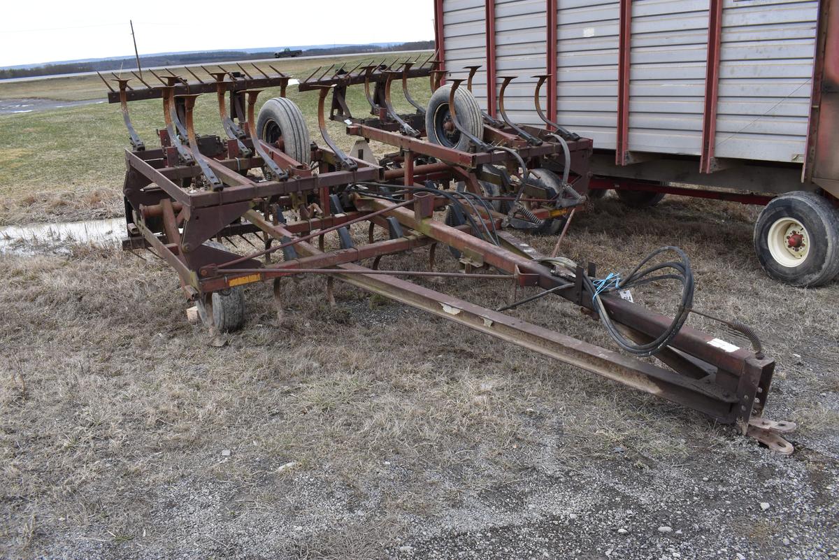 Hinicker 21' wingfold field cultivator