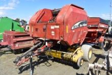 BR 740 New Holland Round Baler