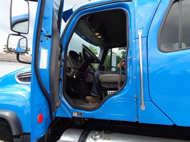 2016 FREIGHTLINER 114 SD CREW CAB, T/A DD13 10 SP 303 WHEEL BASE, ALCOA WHE