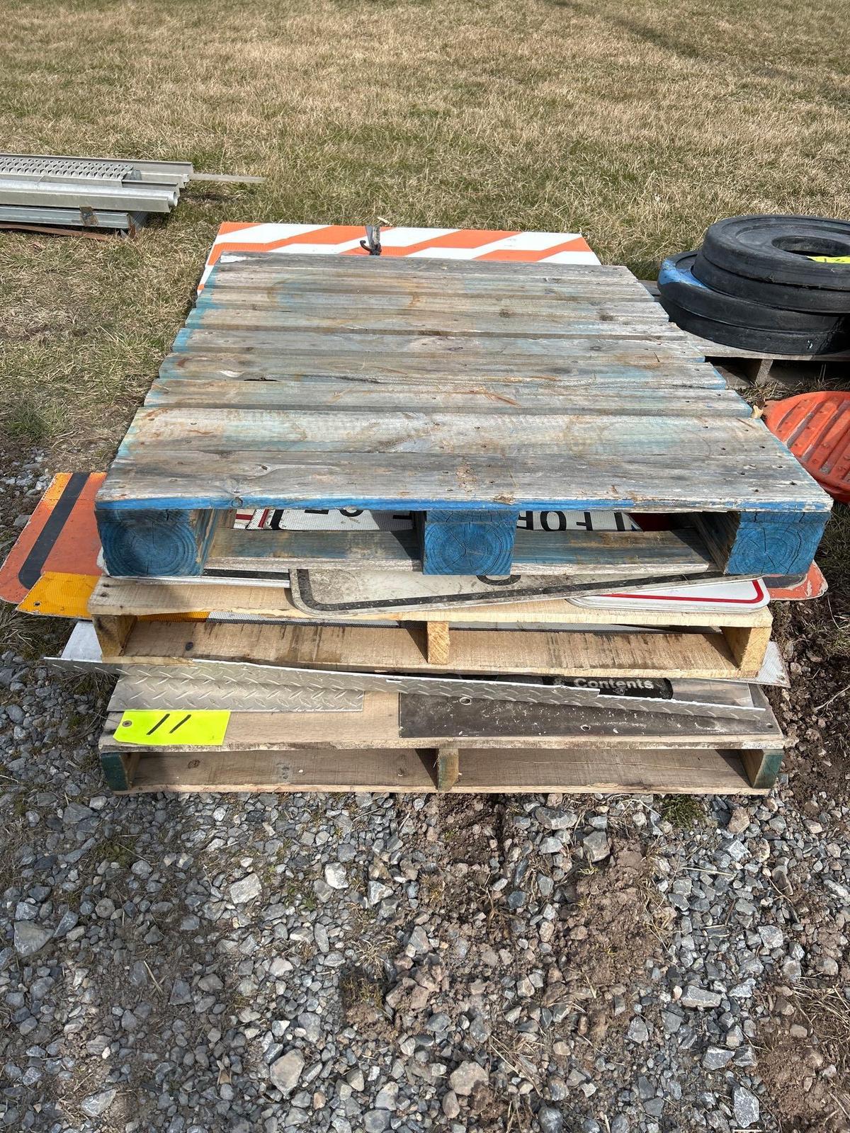 (2) Pallets of Sings & Aluminum