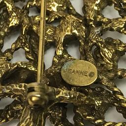 Pretty Gold Tone Christmas Tree Pin Signed Jeanne