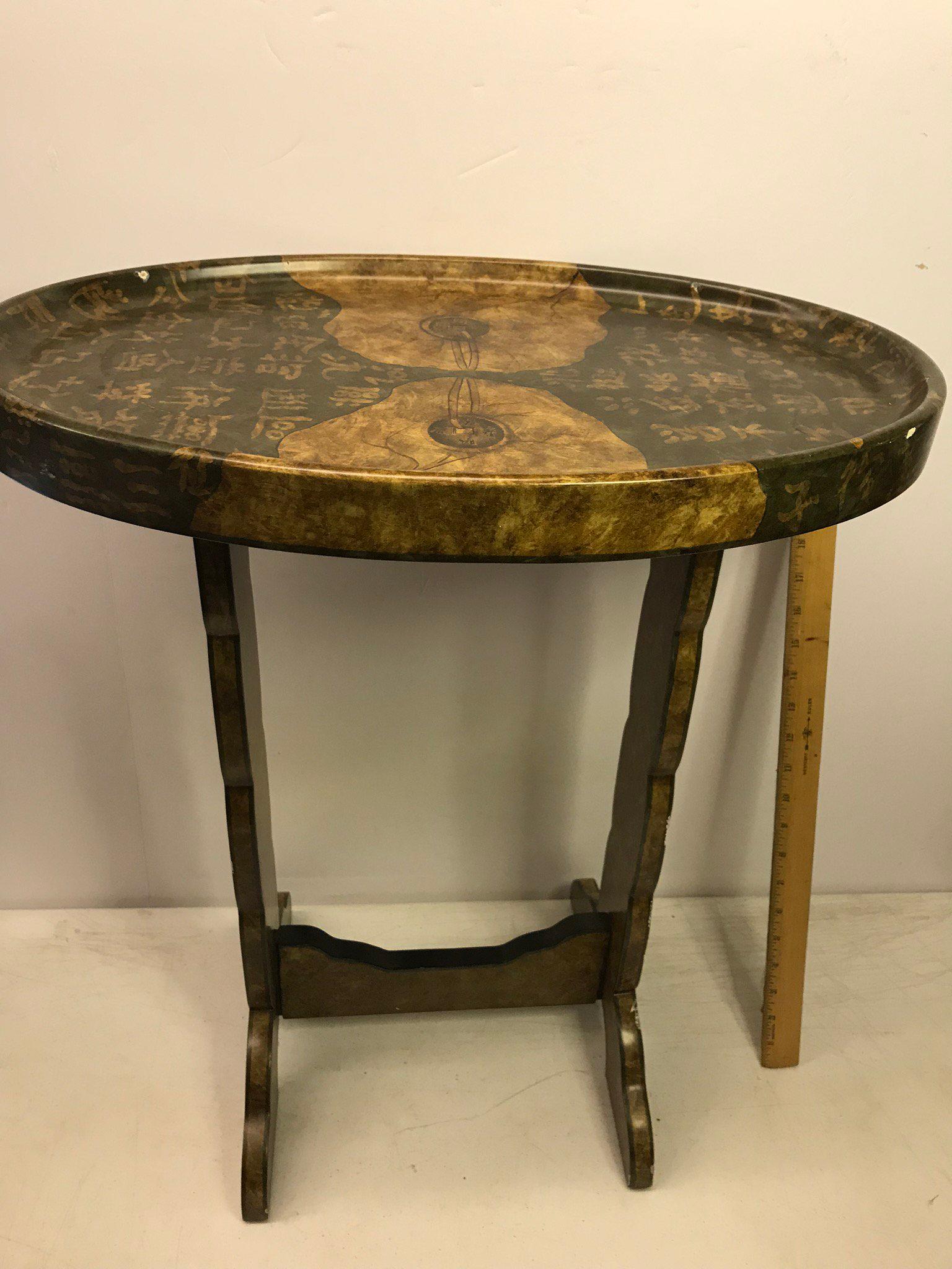 Pretty 24"H Oriental Oval Accent Table