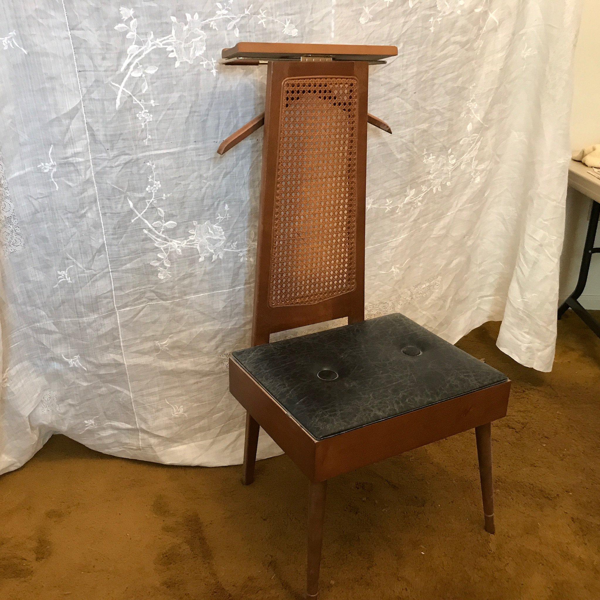 Mid-Century Modern Pearl Wick Valet Butler Chair w/Accessories