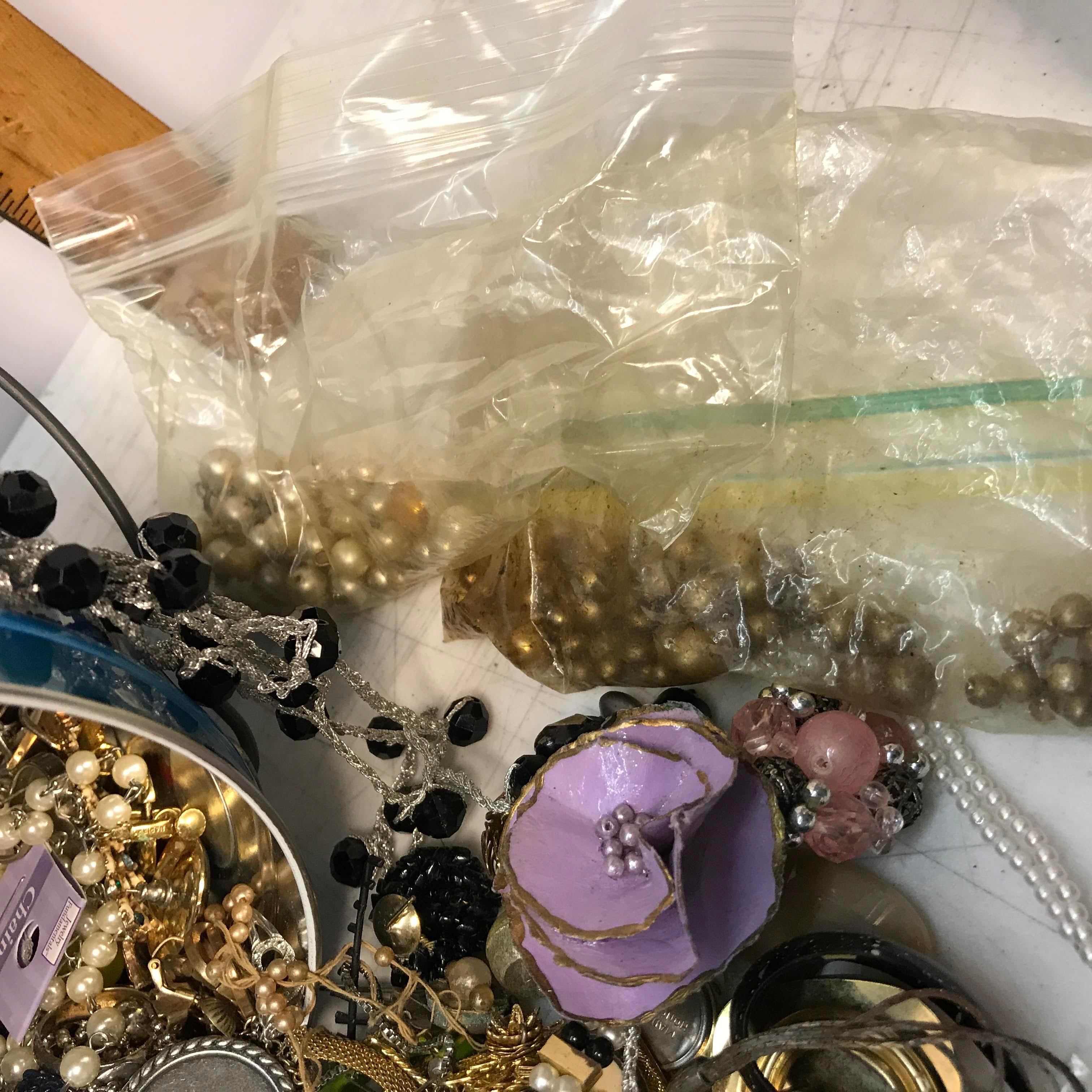 Great Tin Full of Vintage Jewelry, Jewelry Making Parts & Misc