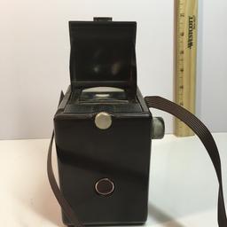 Vintage Spartus Full View Bakelite Camera.