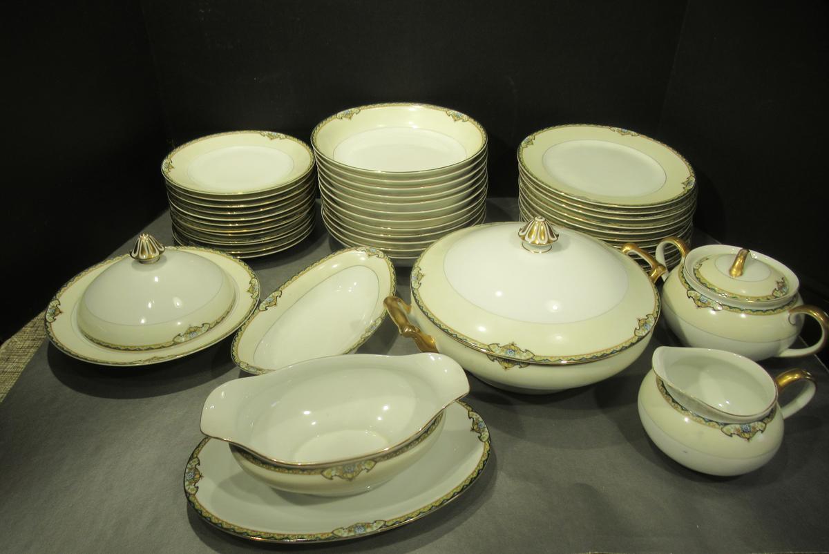 42 Piece Noritake Baroda Dinnerware Set